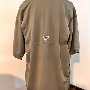 Columbia PFG Perform. Fishing Gear) vented back polo shirt. Mens L in gray. EUC